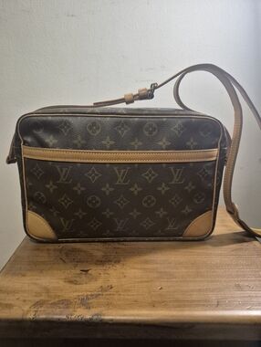 Authentic Louis Vuitton Tracodero 30 Shoulder Handbag Crossbody